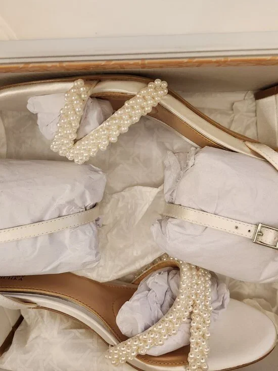 Jewel By Badgley Mischka "Ninnette" Ivory Satin Pearl Sandals. NIB. Size 6 - Picture 7 of 10